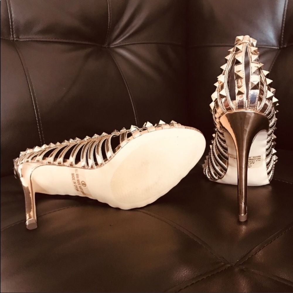 Vigo Fiore Gold Studded Heels NWB! - Picture 6 of 7